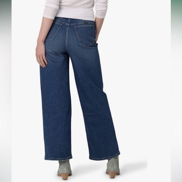 Wrangler Women's High Rise Loose Straight Crop Casual Jeans NWT Size 10/30 - Picture 2 of 10